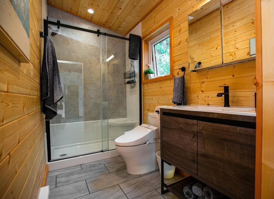 1-Bedroom Knotty Pine Cabin W Sauna & Jacuzzi Сук Экстерьер фото