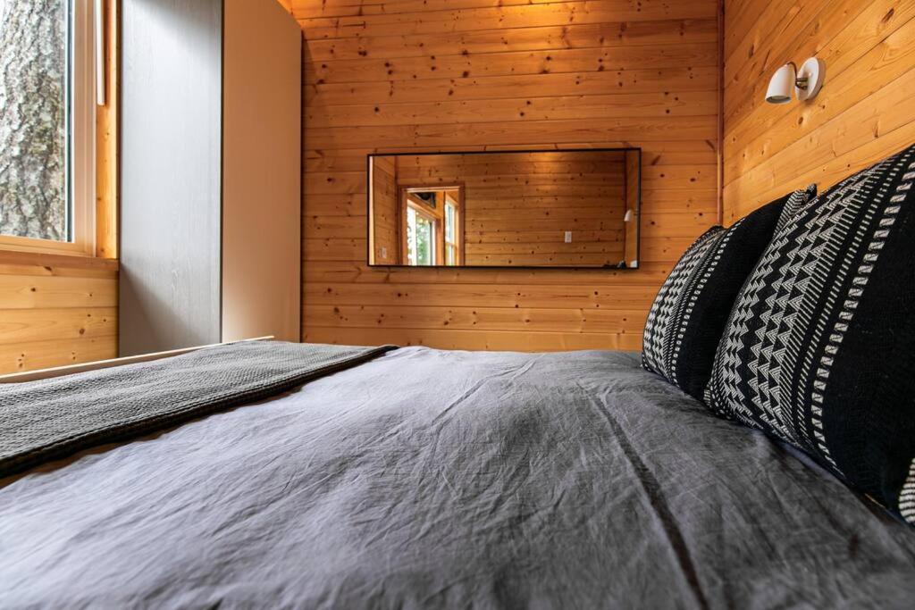 1-Bedroom Knotty Pine Cabin W Sauna & Jacuzzi Сук Экстерьер фото