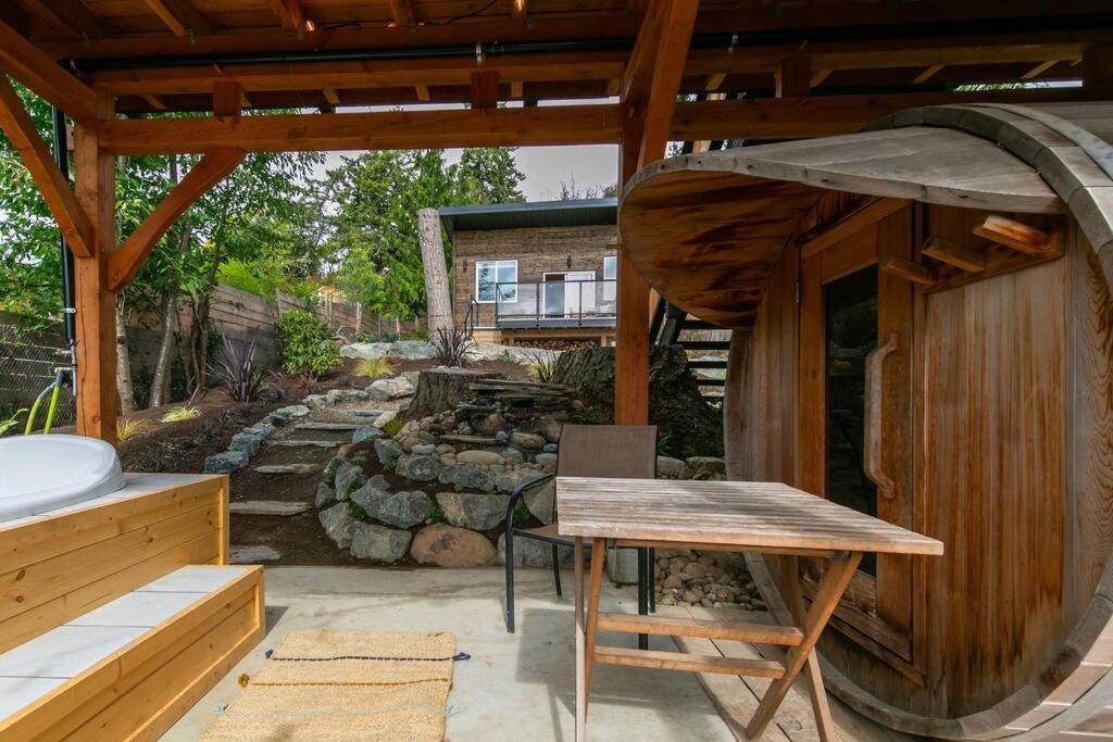 1-Bedroom Knotty Pine Cabin W Sauna & Jacuzzi Сук Экстерьер фото