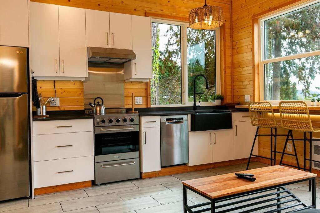 1-Bedroom Knotty Pine Cabin W Sauna & Jacuzzi Сук Экстерьер фото