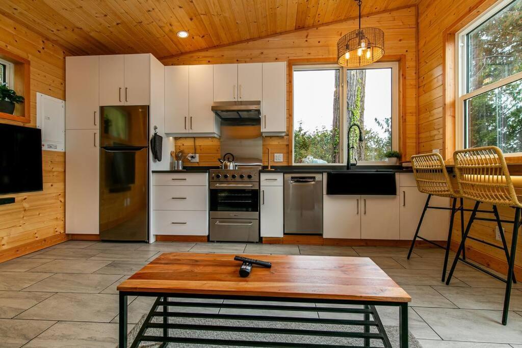 1-Bedroom Knotty Pine Cabin W Sauna & Jacuzzi Сук Экстерьер фото