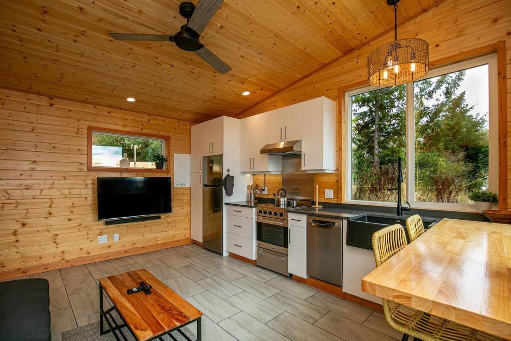 1-Bedroom Knotty Pine Cabin W Sauna & Jacuzzi Сук Экстерьер фото