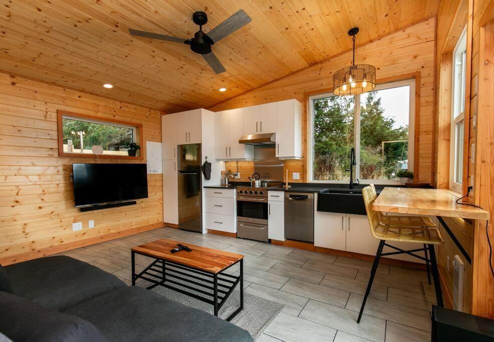 1-Bedroom Knotty Pine Cabin W Sauna & Jacuzzi Сук Экстерьер фото