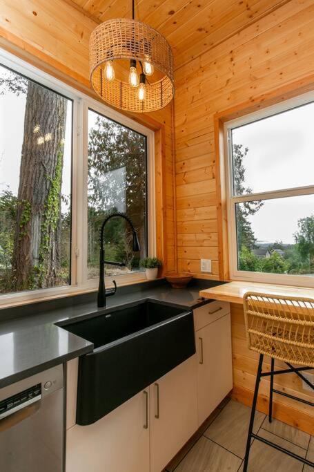 1-Bedroom Knotty Pine Cabin W Sauna & Jacuzzi Сук Экстерьер фото