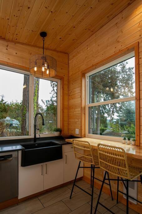 1-Bedroom Knotty Pine Cabin W Sauna & Jacuzzi Сук Экстерьер фото