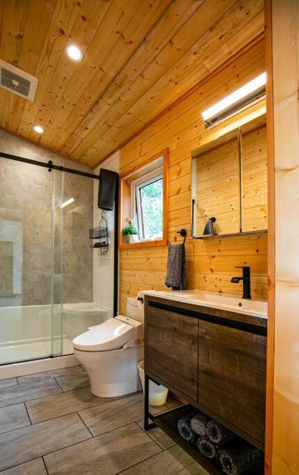 1-Bedroom Knotty Pine Cabin W Sauna & Jacuzzi Сук Экстерьер фото