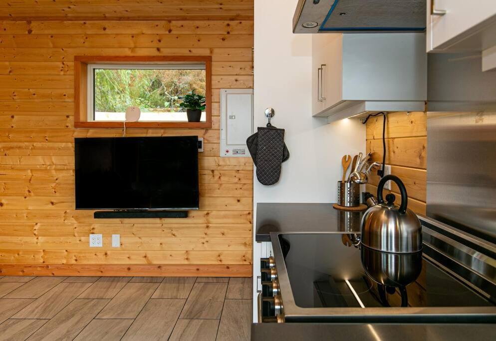 1-Bedroom Knotty Pine Cabin W Sauna & Jacuzzi Сук Экстерьер фото