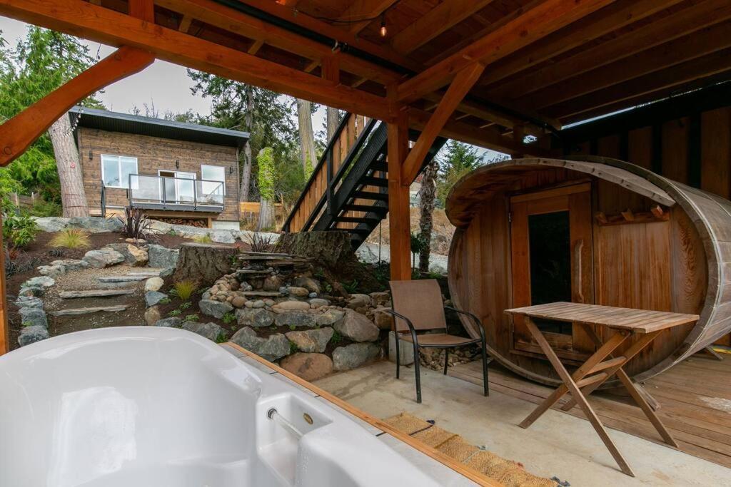 1-Bedroom Knotty Pine Cabin W Sauna & Jacuzzi Сук Экстерьер фото