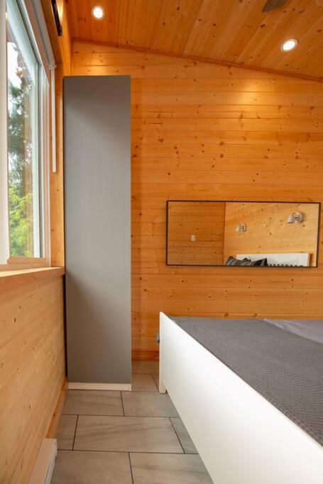 1-Bedroom Knotty Pine Cabin W Sauna & Jacuzzi Сук Экстерьер фото